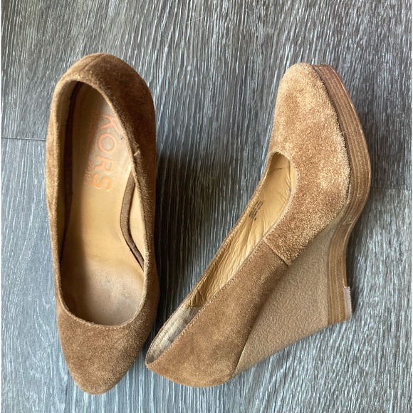 Michael Kors heels.GUC SIZE 8. Tan suede leather wedges - Picture 3 of 5